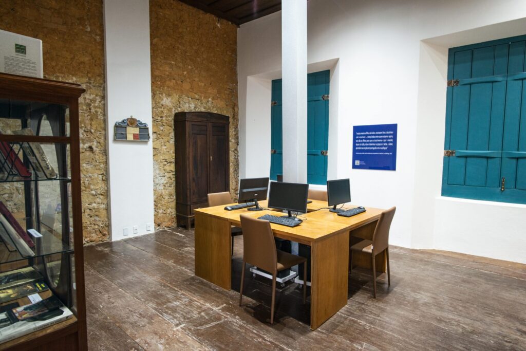 Centro de Documentação Jesuítica do Santuário Nacional de Anchieta com acervo digitalizado