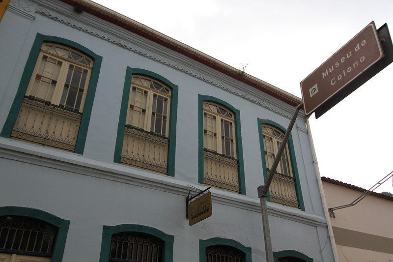 Museu do Colono — objetos e mobiliário histórico em exposição