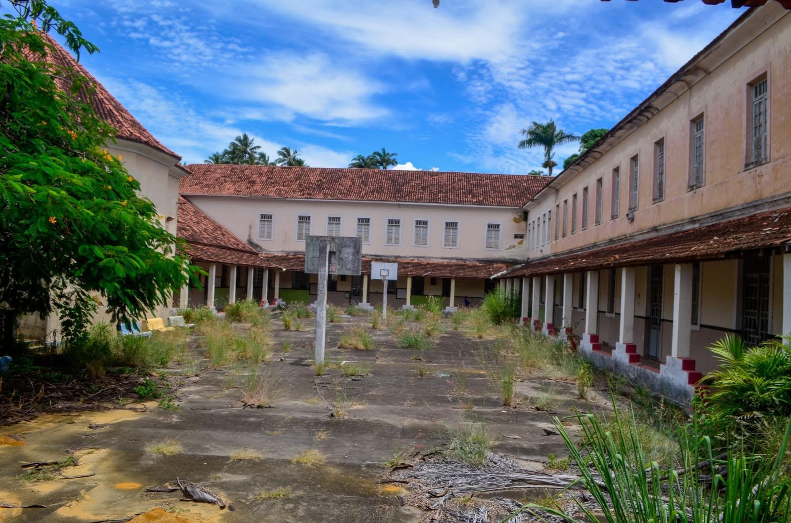 Estado crítico de conservação no Colégio Maria Mattos, Anchieta