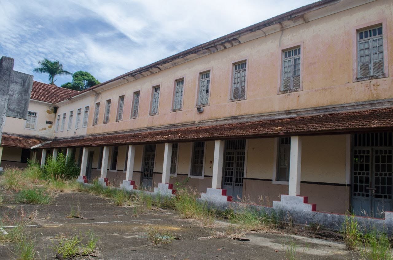 Fotografia atual do Colégio Maria Mattos em Anchieta
