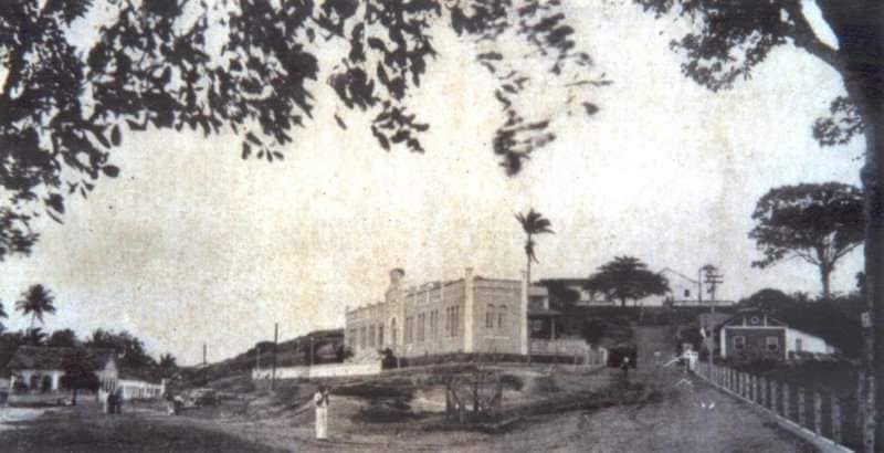 Hotel Anchieta em Anchieta, Espírito Santo — construído por Dom Helvécio Gomes de Oliveira para hospedar famílias dos alunos dos colégios