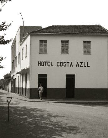 Praia Costa Azul em Iriri — período de auge do turismo mineiro