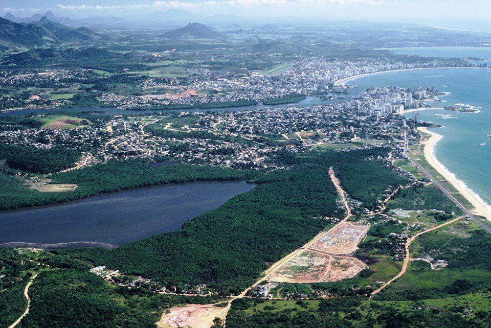 Viveiro de mudas de manguezal — atividade de reflorestamento do projeto Vozes dos Manguezais em Guarapari