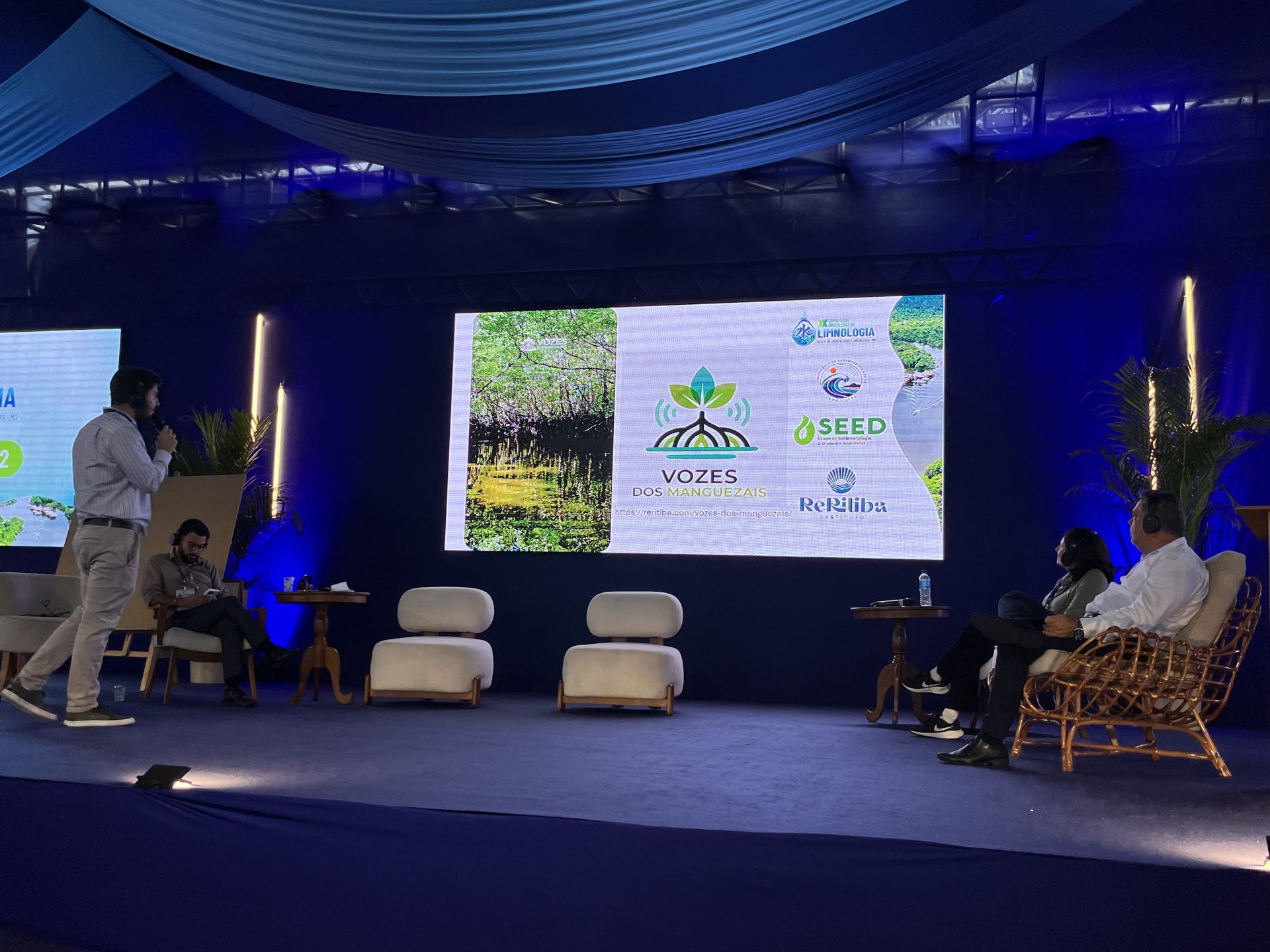 Pesquisadores do Ifes Piúma reunidos durante o congresso de Limnologia