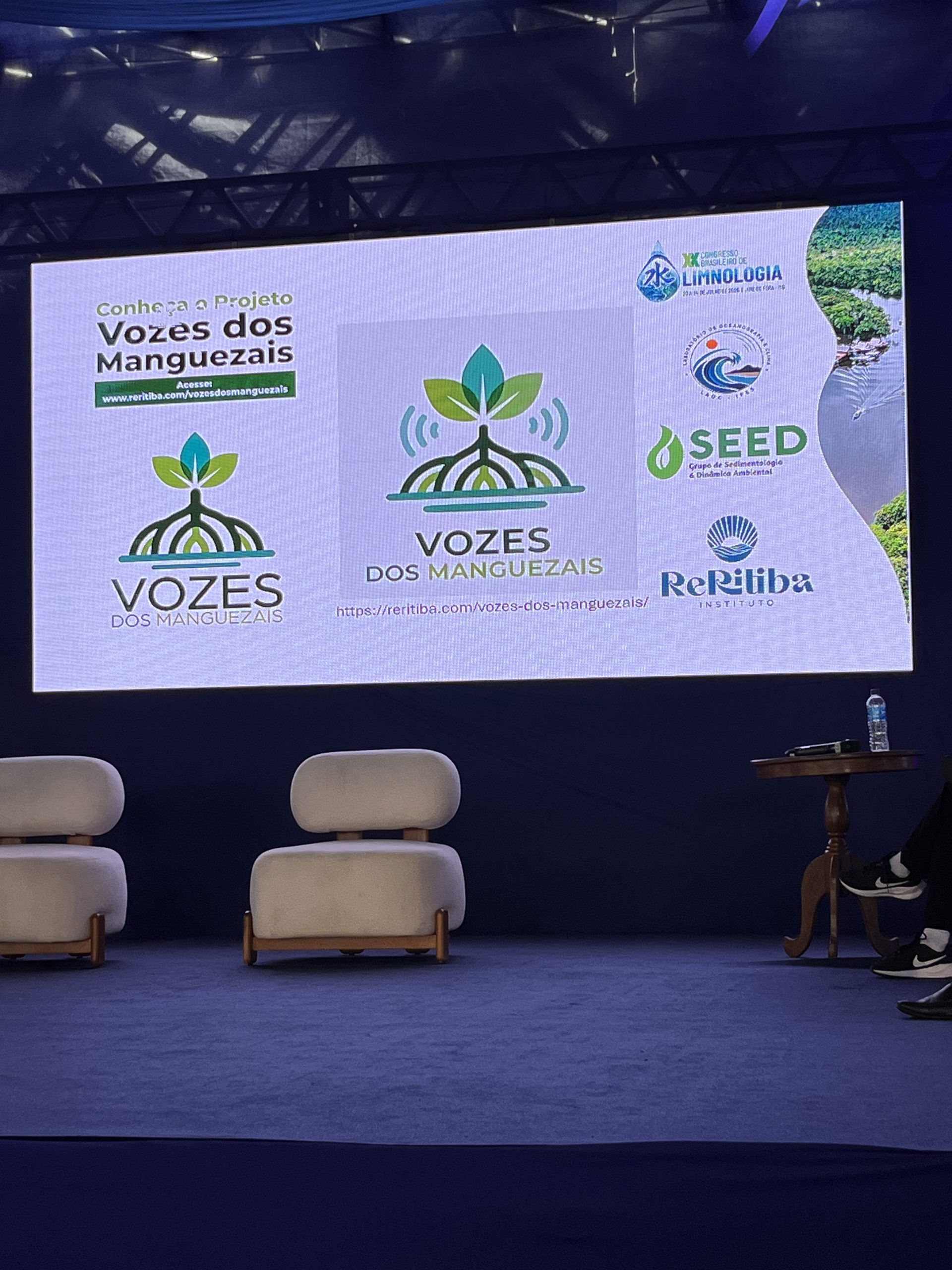 Público acompanhando a mesa redonda sobre economia azul
