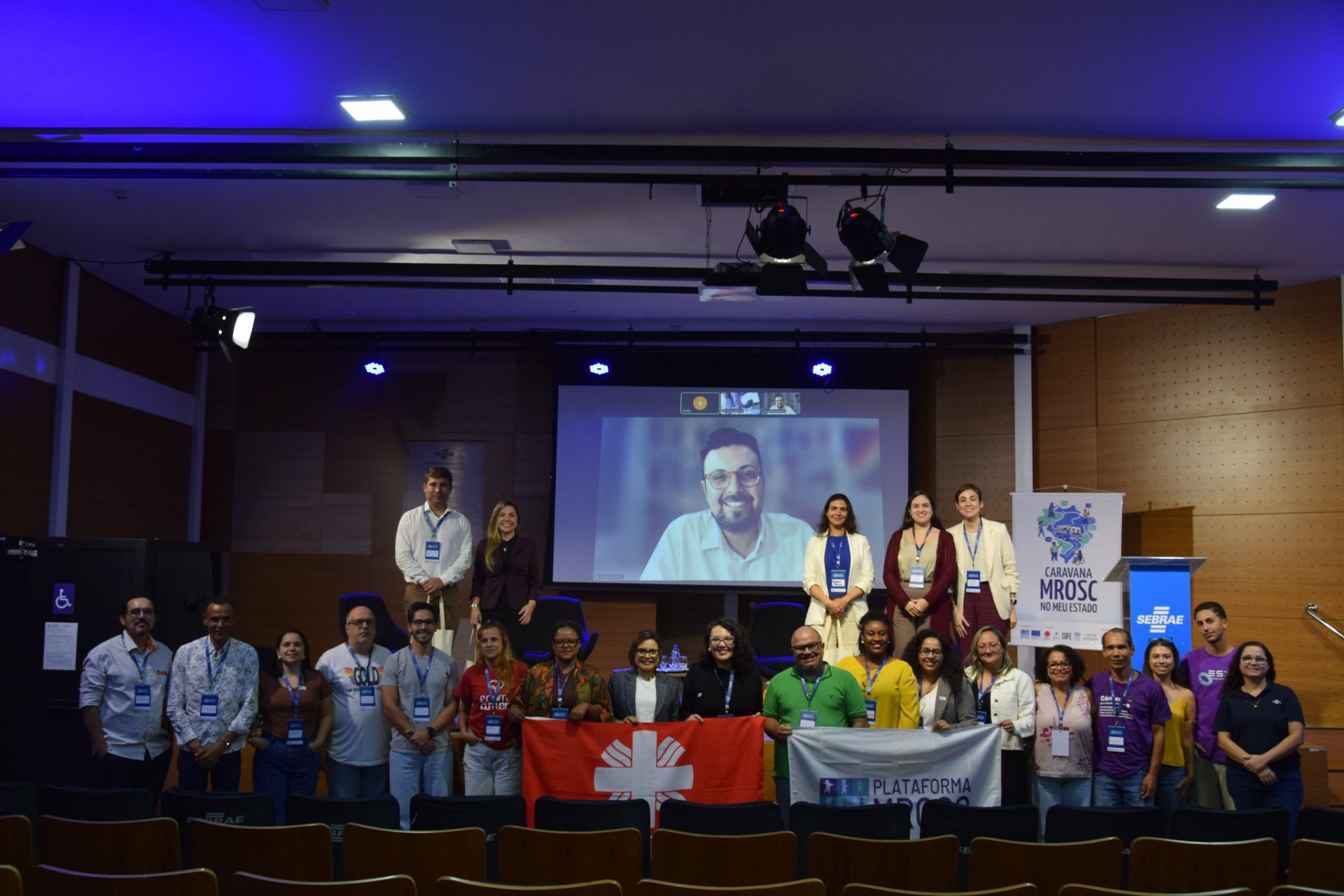 Participantes da Caravana MROSC reunidos em Vitória, Espírito Santo, durante encontro sobre o fortalecimento das Organizações da Sociedade Civil